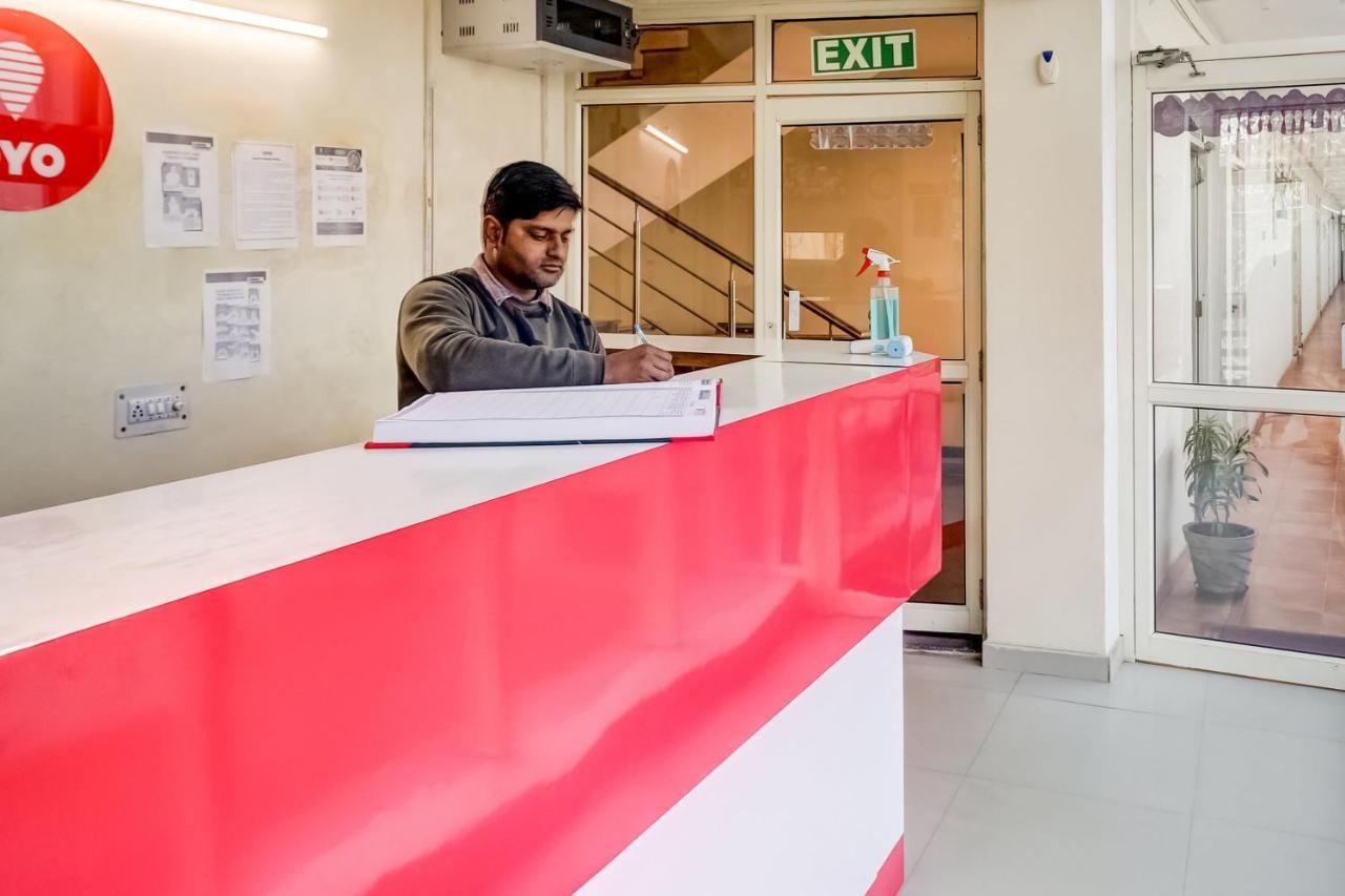 Oyo Hotel R K Residency Gurgaon Dış mekan fotoğraf