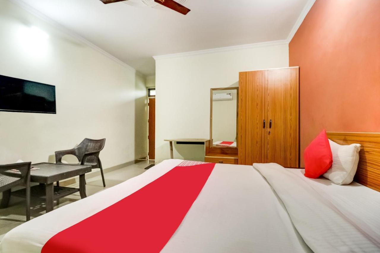 Oyo Hotel R K Residency Gurgaon Dış mekan fotoğraf